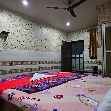 Hotel Chitrarth & Party Lawn Haldwāni Room photo